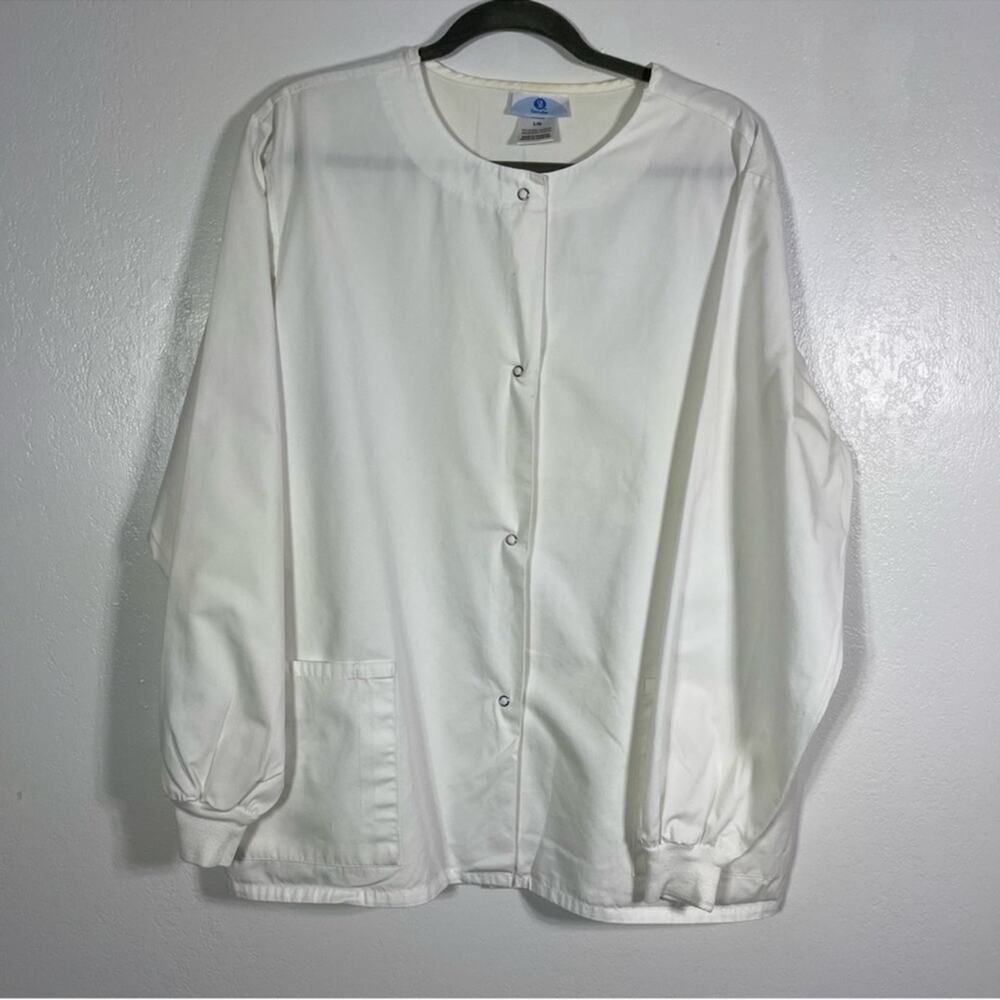 SB Scrubs, Long Sleeve White Scrub Top. Size Large. In good used condition!